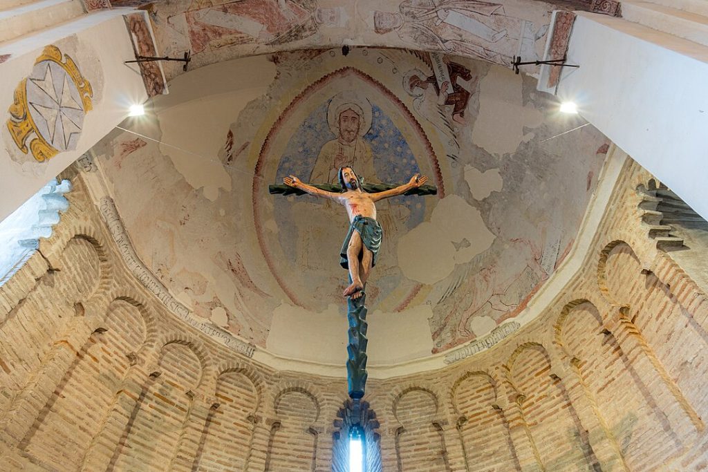 interior de la iglesia mezquita Cristo de la Luz en Toledo